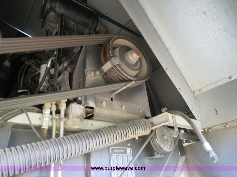 image for item A8590 2002 Gleaner R62 combine