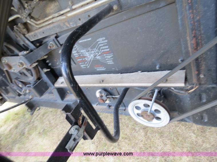 image for item A8590 2002 Gleaner R62 combine