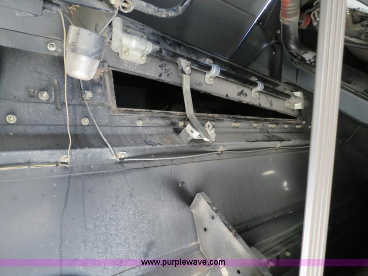 image for item A8590 2002 Gleaner R62 combine