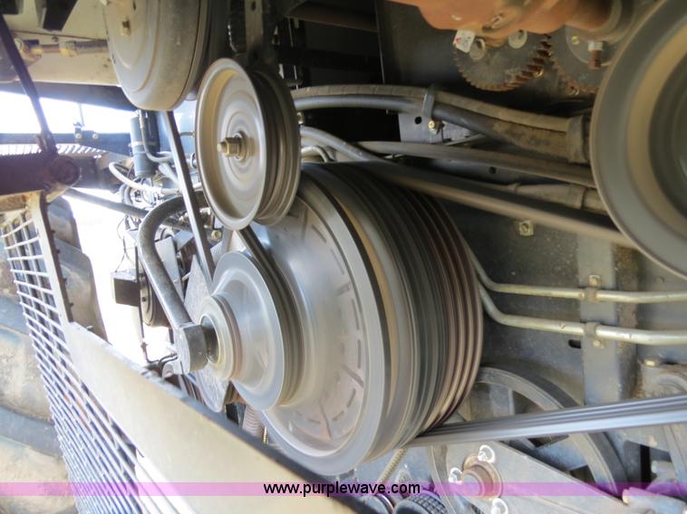 image for item A8590 2002 Gleaner R62 combine