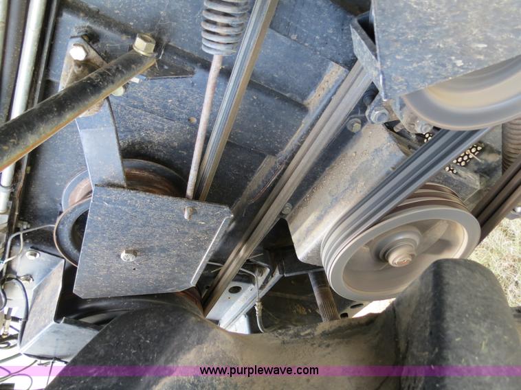 image for item A8590 2002 Gleaner R62 combine