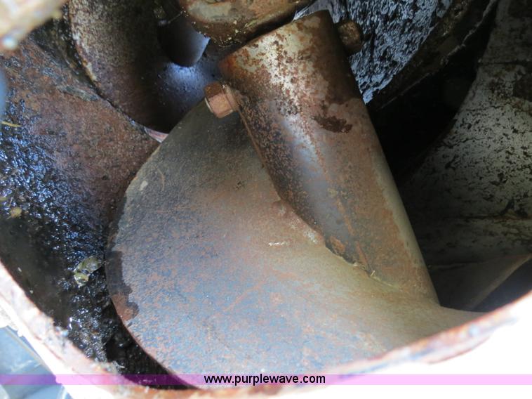 image for item A8590 2002 Gleaner R62 combine