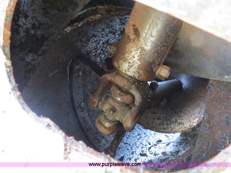 image for item A8590 2002 Gleaner R62 combine