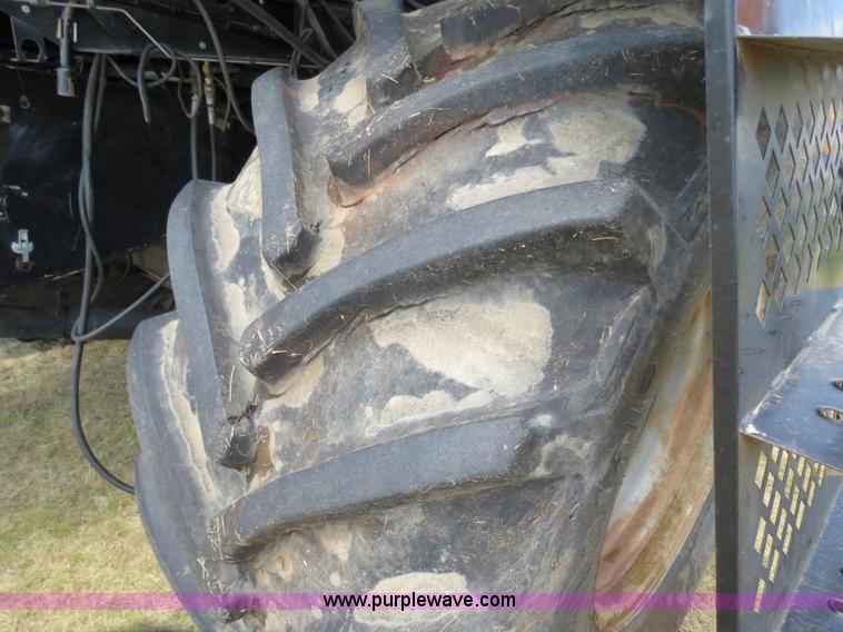 image for item A8590 2002 Gleaner R62 combine