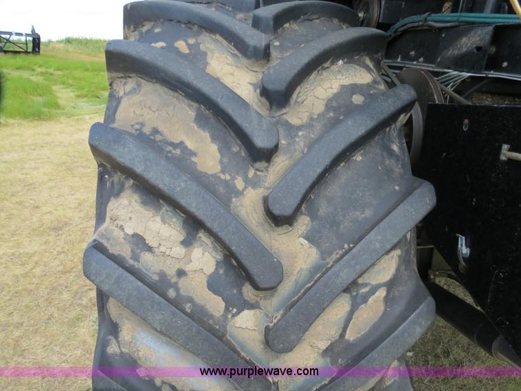 image for item A8590 2002 Gleaner R62 combine