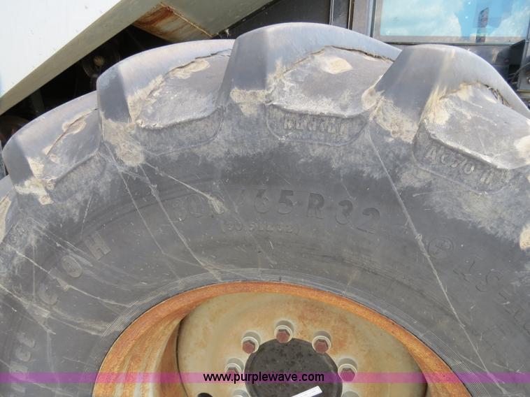 image for item A8590 2002 Gleaner R62 combine