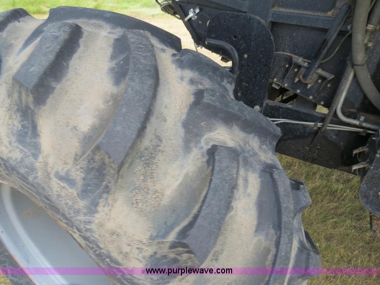 image for item A8590 2002 Gleaner R62 combine