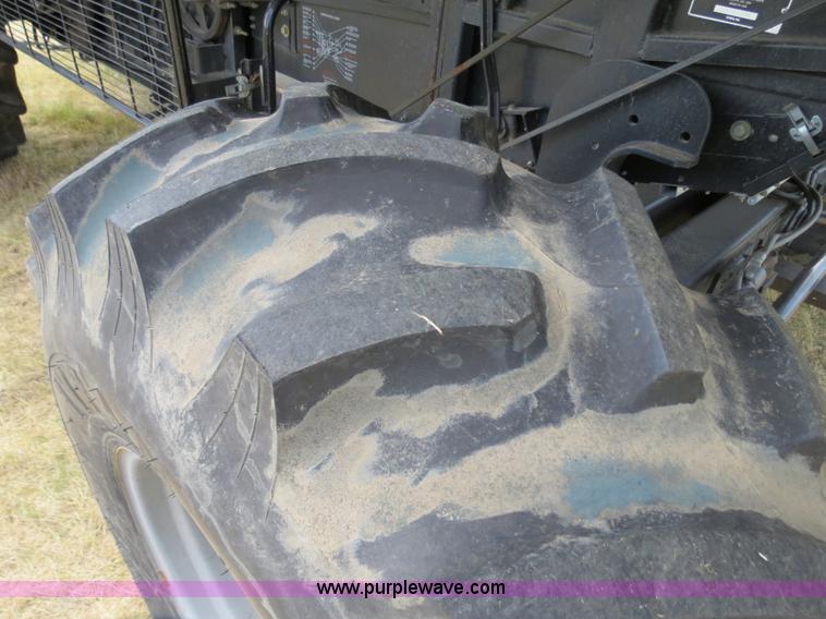 image for item A8590 2002 Gleaner R62 combine