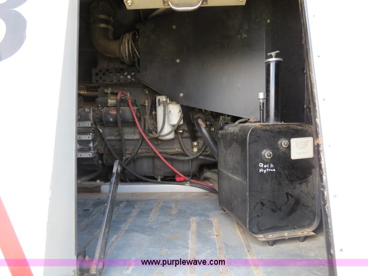 image for item A8590 2002 Gleaner R62 combine