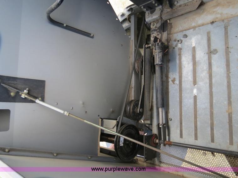 image for item A8590 2002 Gleaner R62 combine