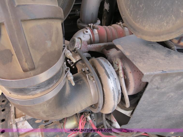 image for item A8590 2002 Gleaner R62 combine