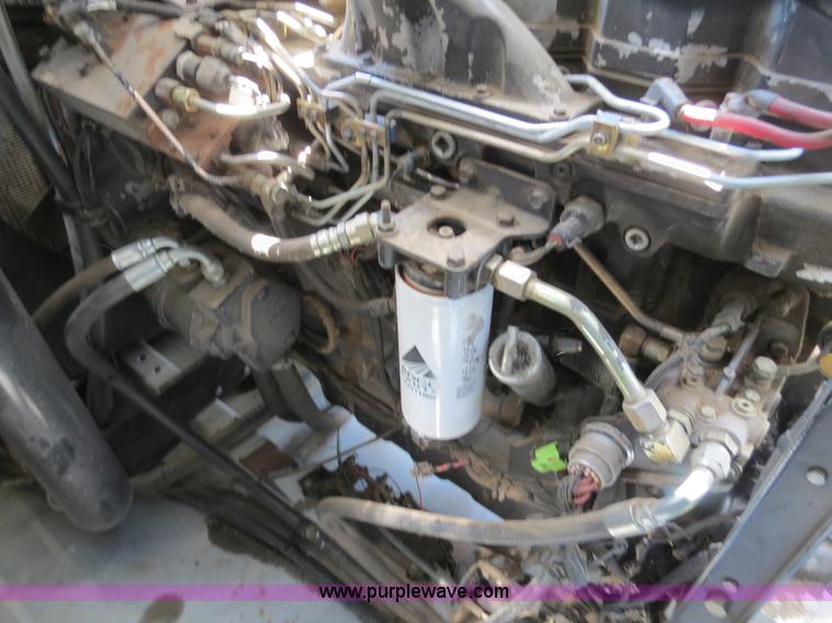 image for item A8590 2002 Gleaner R62 combine