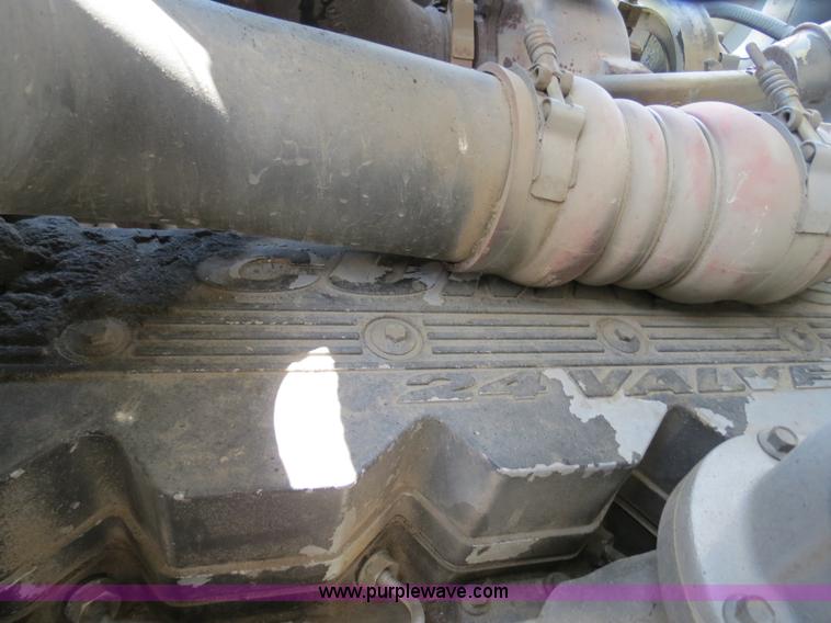 image for item A8590 2002 Gleaner R62 combine