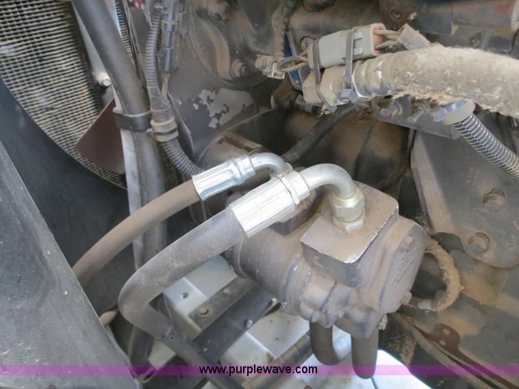 image for item A8590 2002 Gleaner R62 combine