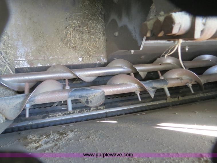 image for item A8590 2002 Gleaner R62 combine