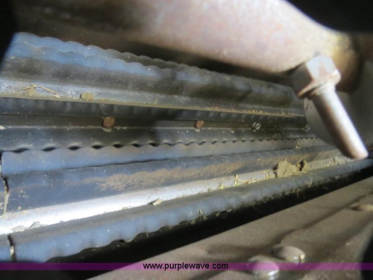 image for item A8590 2002 Gleaner R62 combine