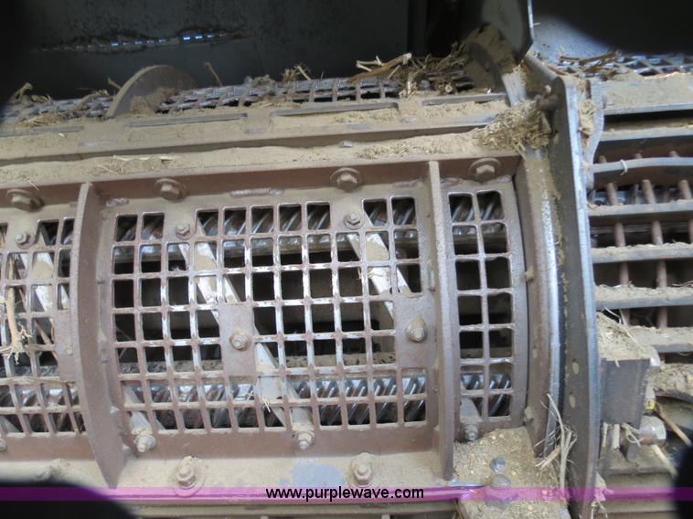 image for item A8590 2002 Gleaner R62 combine