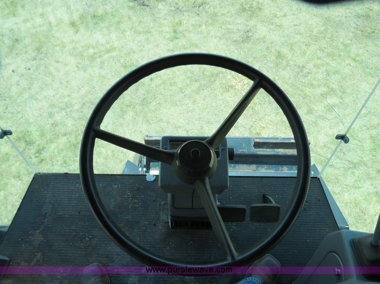 image for item A8591 1994 Gleaner R62 combine