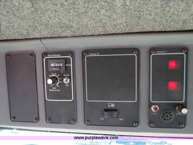 image for item A8591 1994 Gleaner R62 combine