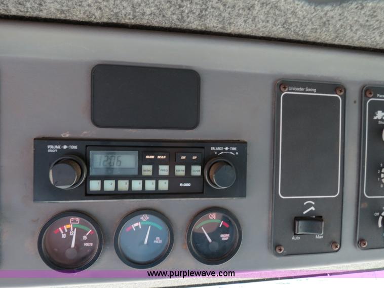 image for item A8591 1994 Gleaner R62 combine