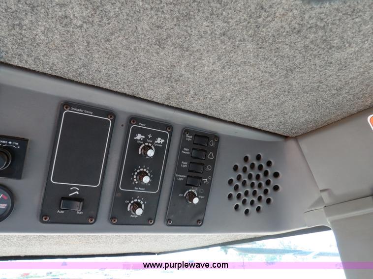 image for item A8591 1994 Gleaner R62 combine