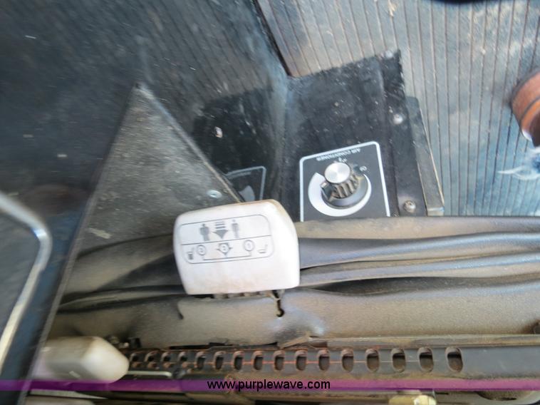 image for item A8591 1994 Gleaner R62 combine