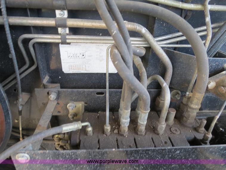 image for item A8591 1994 Gleaner R62 combine