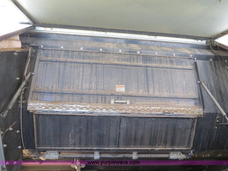 image for item A8591 1994 Gleaner R62 combine