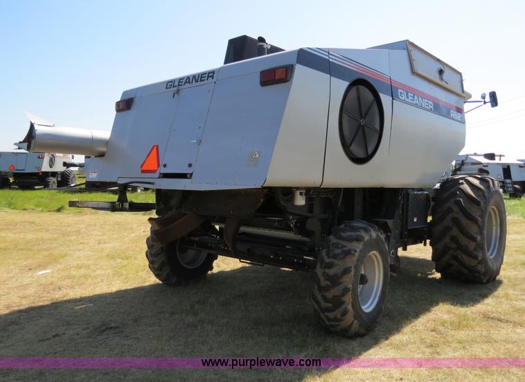 image for item A8592 2001 Gleaner R62 combine