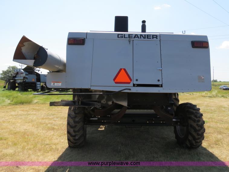 image for item A8592 2001 Gleaner R62 combine