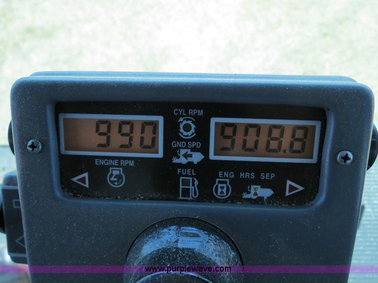 image for item A8592 2001 Gleaner R62 combine