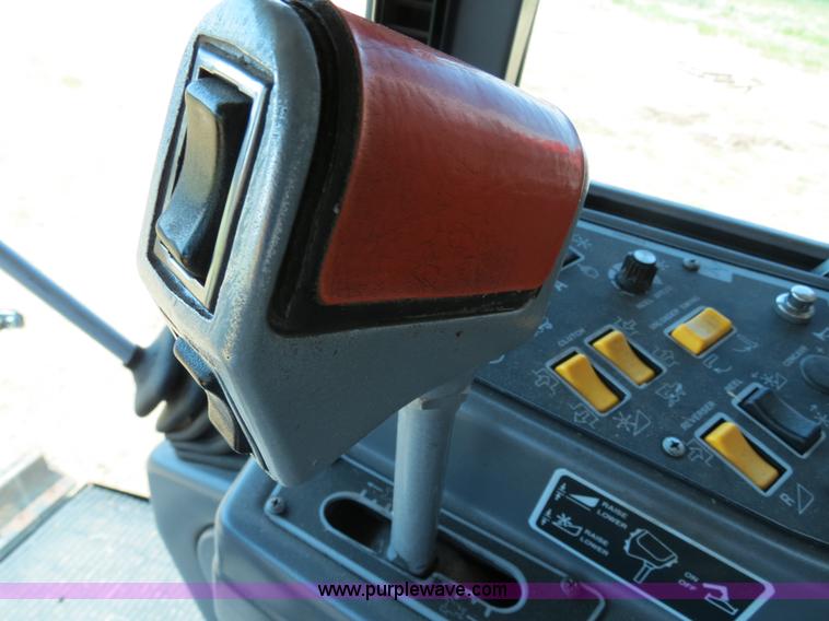 image for item A8592 2001 Gleaner R62 combine