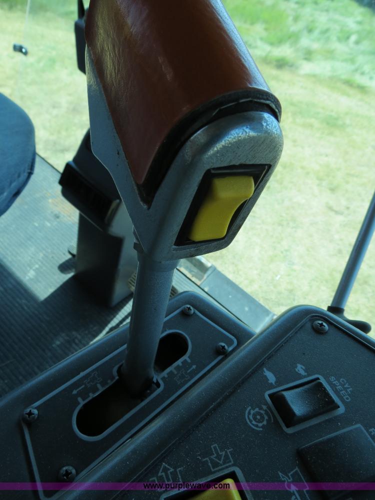 image for item A8592 2001 Gleaner R62 combine