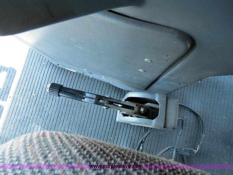 image for item A8592 2001 Gleaner R62 combine