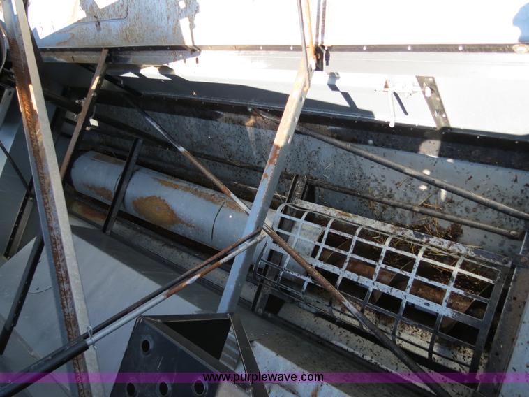 image for item A8592 2001 Gleaner R62 combine