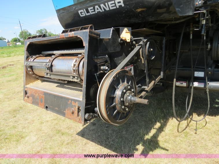 image for item A8592 2001 Gleaner R62 combine