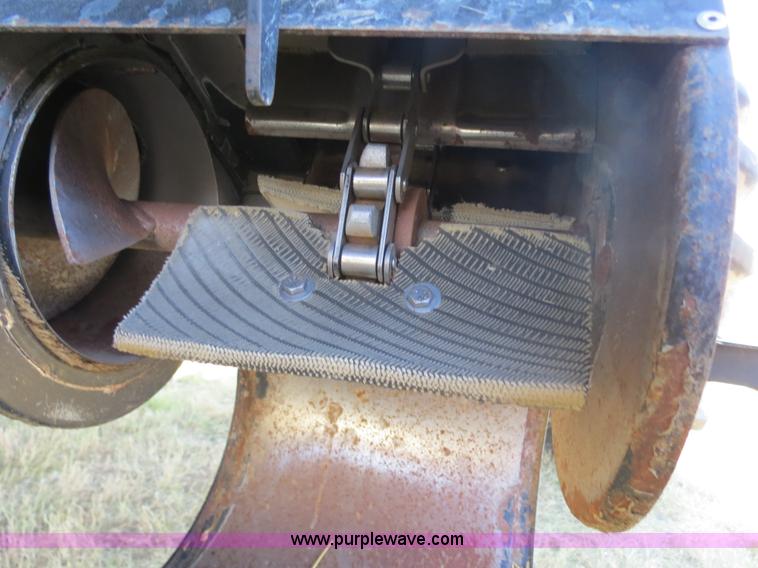 image for item A8592 2001 Gleaner R62 combine