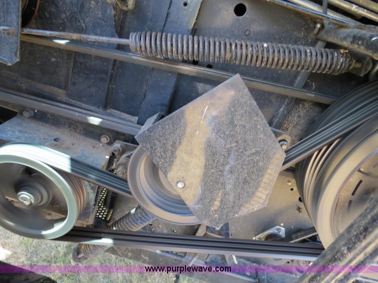 image for item A8592 2001 Gleaner R62 combine