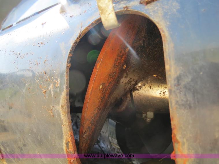 image for item A8592 2001 Gleaner R62 combine