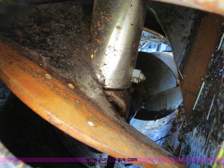 image for item A8592 2001 Gleaner R62 combine