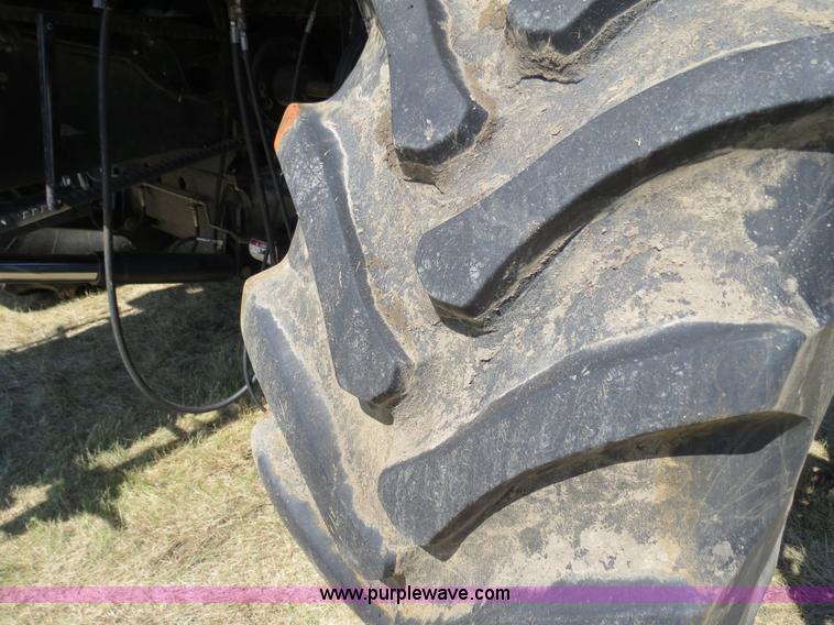 image for item A8592 2001 Gleaner R62 combine