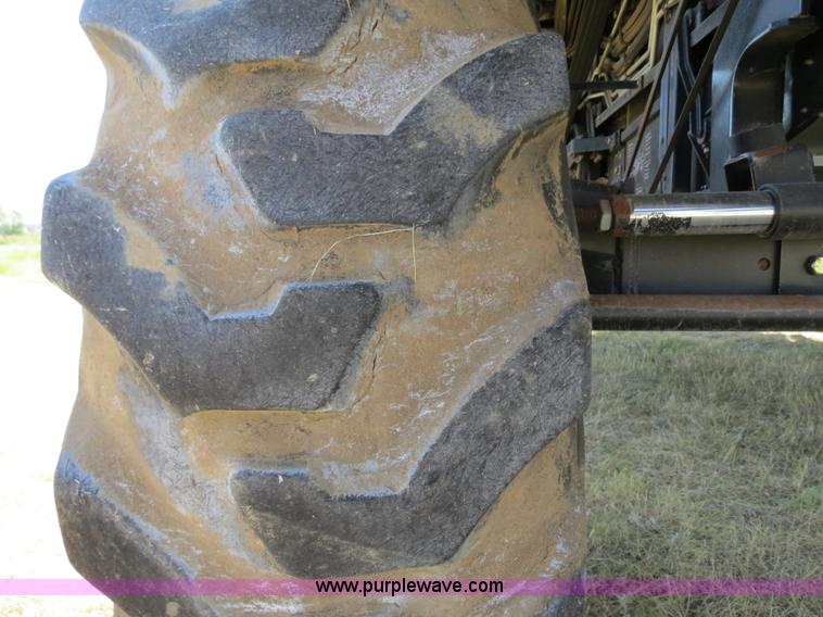 image for item A8592 2001 Gleaner R62 combine