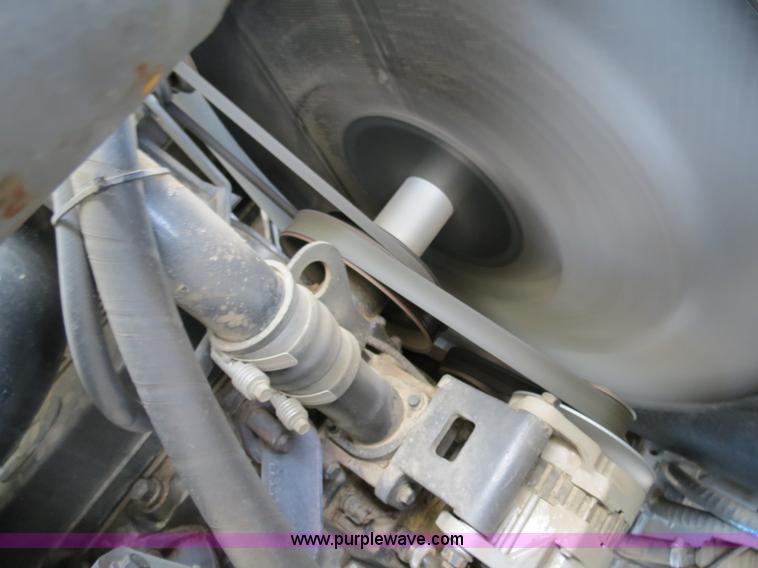 image for item A8592 2001 Gleaner R62 combine