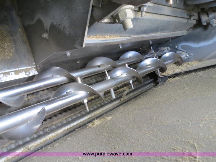 image for item A8592 2001 Gleaner R62 combine