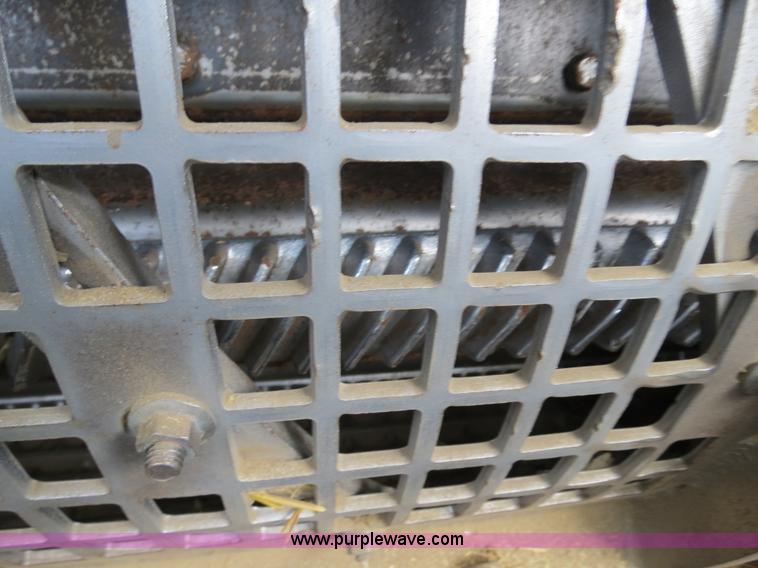 image for item A8592 2001 Gleaner R62 combine