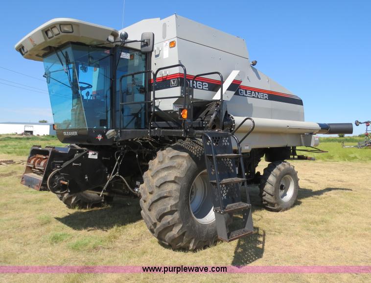 image for item A8593 1998 Gleaner R62 combine