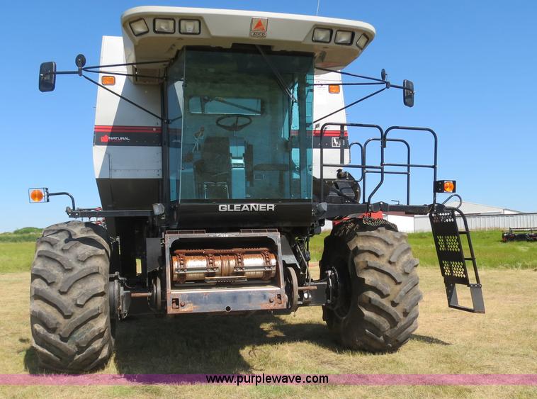 image for item A8593 1998 Gleaner R62 combine