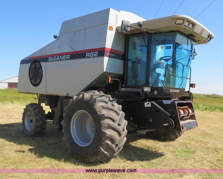 image for item A8593 1998 Gleaner R62 combine