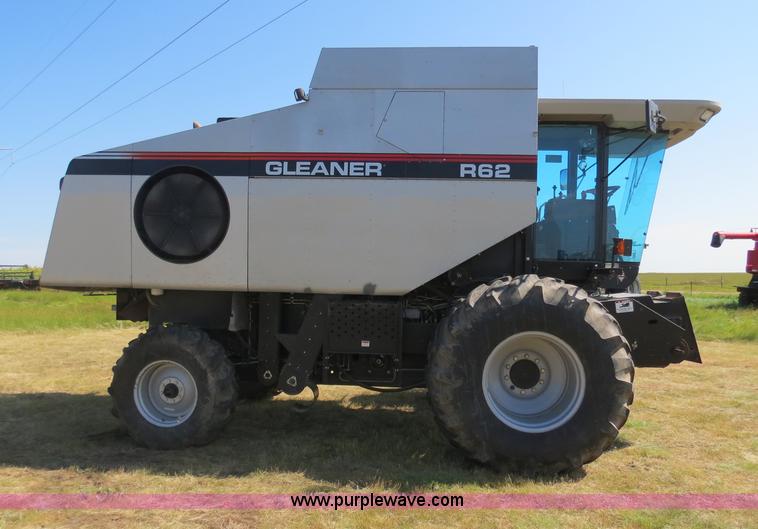 image for item A8593 1998 Gleaner R62 combine