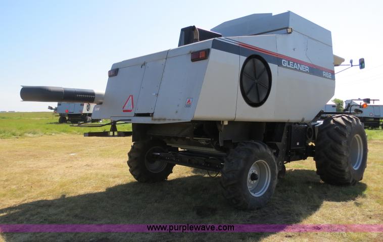 image for item A8593 1998 Gleaner R62 combine